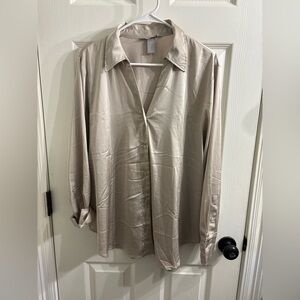 H&M Satin Button-Up Blouse in Light Beige